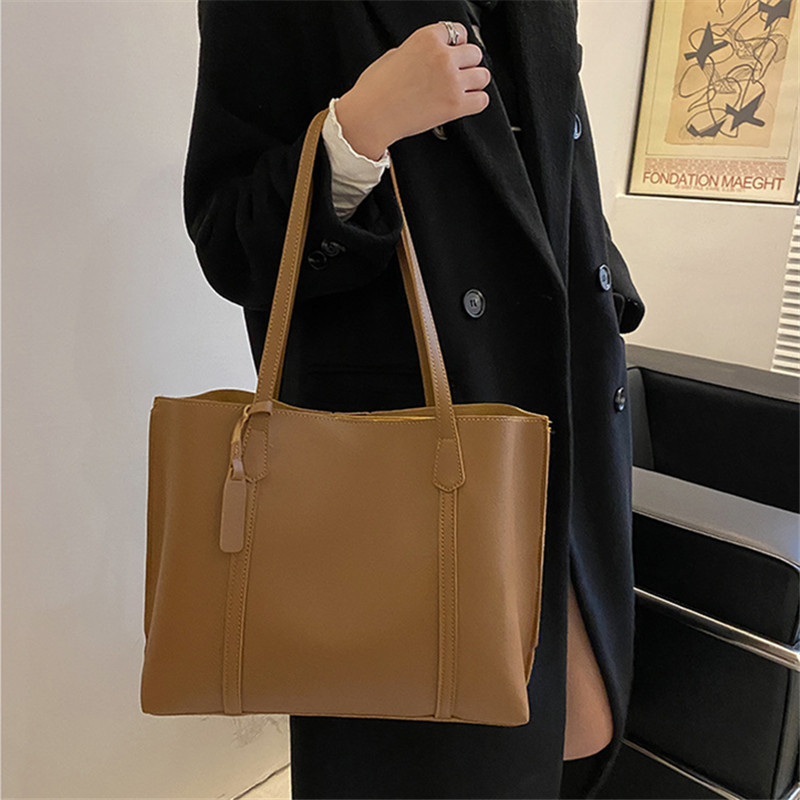 Classic Black Faux Leather Tot - Leather Work Handbags 评论和价格