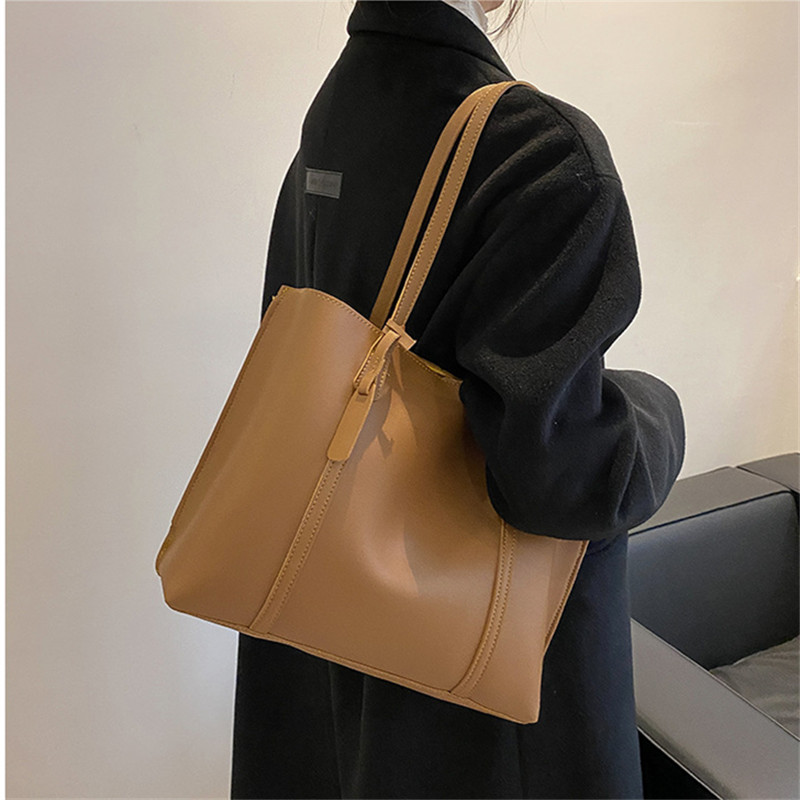 Classic Black Faux Leather Tot - Leather Work Handbags 评论和价格