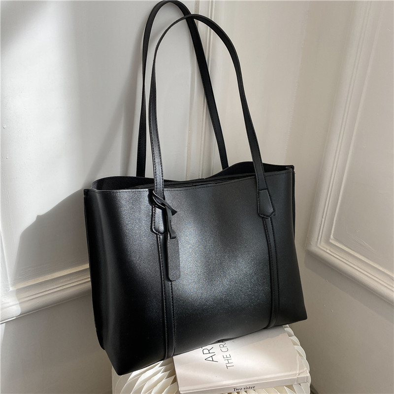 Classic Black Faux Leather Tot - Leather Work Handbags 评论和价格